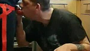 पब्लिक प्लेस में बॉयफ्रेंड की गैंड पेगिंग करके एटीएम