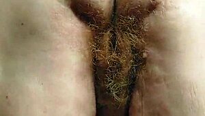 Oma, uh, neukt harige kut met, ya know