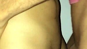 me vengo en las bragas de esta latina caliente