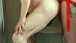 पब्लिक प्लेस में बॉयफ्रेंड की गैंड पेगिंग करके एटीएम