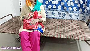 देसी भारतीय सौतेली माँ अपने बेटे के दोस्त को जोर से बांग करती!