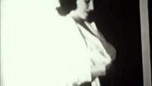 MissFD के साथ रेट्रो इंडियन स्ट्रिपटीज में इच्छा की मुक्ति