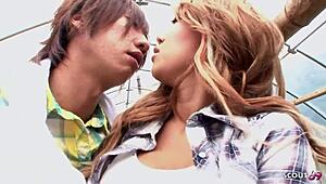 जापानी ब्यूटी, टैनड पेटाइट 18+ टीनी को क्लासमेट से आउटडोर क्रीमपाई में ट्रिक किया जाता है। फुल अन्सेन्सर्ड जेवी पॉर्न मिशनरी स्टाइल में।