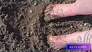 Milf indulges in FOOT FETISH fantasy with sexy soles and toe-sucking.