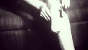 MissFD के साथ रेट्रो इंडियन स्ट्रिपटीज में इच्छा की मुक्ति