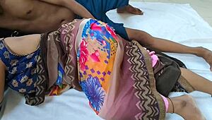 अरे, देखो यह मराठी ऑफिस आंटी डॉगीस्टाइल में हार्ड पाउंड हो रही है!