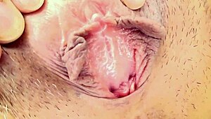 hey, this black-haired japanese stepmom knows all the tricks! 🛁