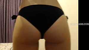 सुंदर गांड वाइल्ड डांस करती