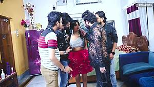 देसी क्यूट डॉल गैंगबैंग और मल्टीपल कमशॉट्स हिंदी ऑडियो के साथ