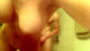 Russian babes play steamy oral games in the bath tonight!