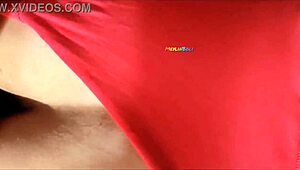 Ay mi amor, despacio? Es mi primera vez siendo follada en uniforme escolar en La Paz Bolivia.