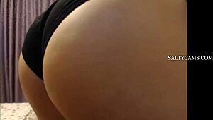 सुंदर गांड वाइल्ड डांस करती