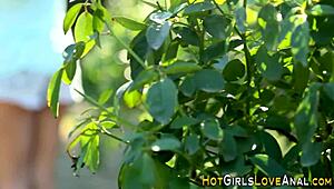 les milf toys anally for first time