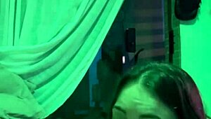 कुनहाडा हॉट एमेच्योर एक्शन में कम से गंदी हो जाती है