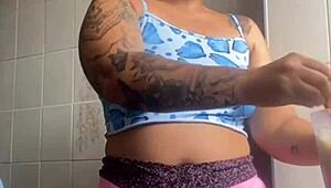 I'm crazy to flash my swollen pussy