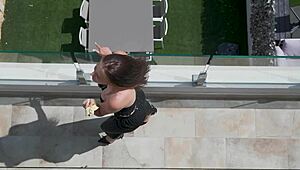 my neighbor invited me for dinner and gave me a blowjob