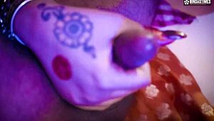 अविश्वसनीय! बड़ी छातियों वाली मिल्फ सेवकों के साथ कामसूत्र थ्रीसम में माहिर है!