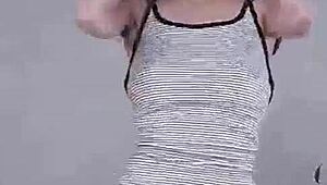 koreana novinha does a solo show, teasing with every slow move