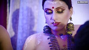 अविश्वसनीय! बड़ी छातियों वाली मिल्फ सेवकों के साथ कामसूत्र थ्रीसम में माहिर है!