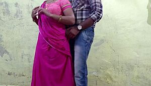 गुलाबी साड़ी भाभी इतनी खूबसूरत लग रही है, आज मैं उसे फाड़ दूंगा!