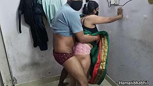 सेक्सी इंडियन आंटी द्वारा देसी चूत जोर से चोदी गई