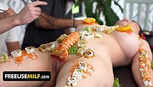 मैं इस बस्टि एशियन शेफ से ऑब्सेस्ड हूं जो फ्रीयूज सेक्स और फाइन डाइनिंग मिलाती है