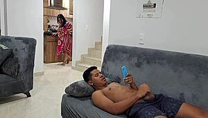 गर्म परिपक्व औरत को सौतेले बेटे ने जोर से चोदाई की