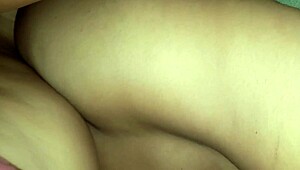 दोस्त के घर गया और उसकी इंडियन बीवी ने मुझे चोदने के लिए लुभाया। इतना वाइल्ड होममेड अफेयर कभी नहीं सोचा!