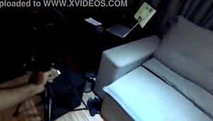 Morena gostosa giving pussy head in teasing homemade blowjob