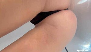 Heidy Pino looks so erotic in the shower, doesn't she?