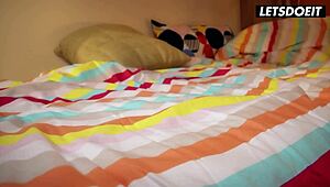 बस्टि बारबरा बीबर हॉटल रूम में हॉर्नी बिजनेसमैन को ब्लो करती है।