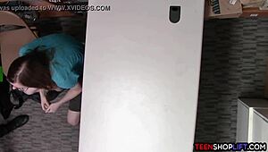 दुकान में पकड़े गए युवा 18+ जोड़े