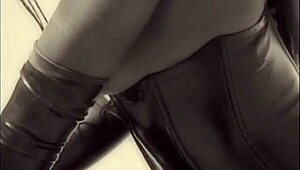 Anal divas in latex explore strapon and double penetration