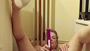 why is this esclave f eating from the gamelle like a humiliated slave?