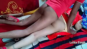 सुंदर इंडियन भाभी वेडिंग रैंच पर बेड पर फक होती है