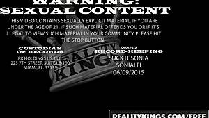 Natural Hippie Lesbian Threesome Eats Pussy Outdoors With Fingering And Ass Licking