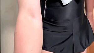 स्कूल यूनिफॉर्म में टीम एनेल प्लग के साथ