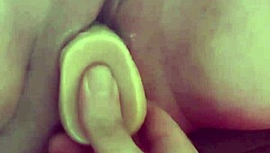 dildoing my girlfriend with a toy