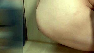 स्कूल यूनिफॉर्म में टीम एनेल प्लग के साथ