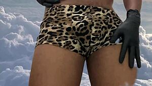 Watch me dance and masturbate with my curvy military body in sexy style