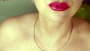 Man, check this sexy chubby stepmom working herself into a hot frenzy!