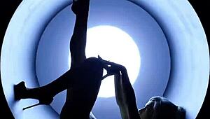 ariana grande focus on petite beauty