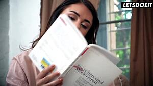 अरे, लाना रॉय और अल्या स्टार्क को उनके मेन्शन में हॉट लेस्बियन प्ले में डाइव करते हुए देखो!