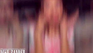 यो, मेल्स ब्लैंको, तू टीं 18+ स्टूडेंट कॉस्प्ले में अस्स ले रही है?!