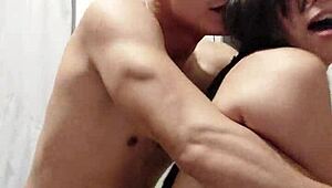 खाना बनाना बंद करो, चलो क्विक हॉट ब्रूनेट सेक्स करते हैं