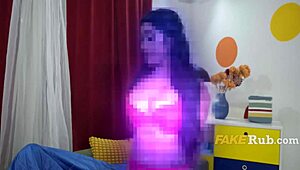 यो, चेक ब्रिटिश बस्टि देसि यास्मिनेटर ह्यूज टिट्स के साथ सक्शन और राइडिंग हार्ड करती है