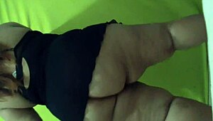 Mature Latina With Big Butt Dancing Without Underwear!