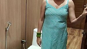 हॉट इंडियन भाभी शावर सेक्स में यूरीन प्ले से वाइल्ड हो जाता है