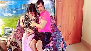 मैं यकीन नहीं कर सकता कैसे rumpa21 देसि गर्लफ्रेंड सोफे पर घर में मुझे चोदती है