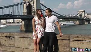 हेय, देखो इस हील्ड हॉटी को मसिव कॉक लेते हुए स्टाइल से